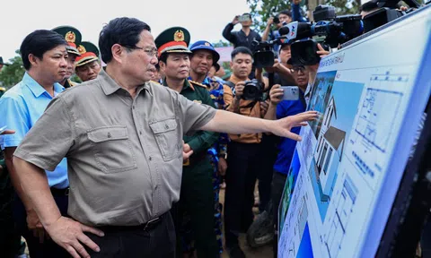 Thủ tướng: Triển khai "chiến dịch Quang Trung" thần tốc dựng lại nhà cho đồng bào bị thiên tai