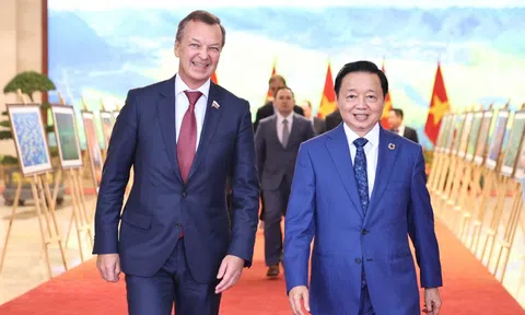 Phó Thủ tướng Trần Hồng Hà tiếp Phó Chủ tịch thứ nhất Hội đồng liên bang Quốc hội Liên bang Nga A.V. Yatskin