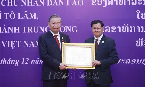 Tổng Bí thư Tô Lâm nhận Huân chương Vàng Quốc gia của Nhà nước Lào