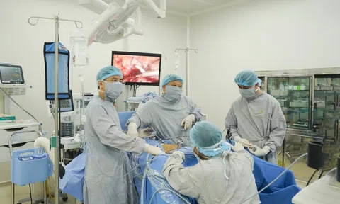 Cần nâng tử cung: Sáng chế độc quyền trong mổ khuyết sẹo lấy thai ở Việt Nam