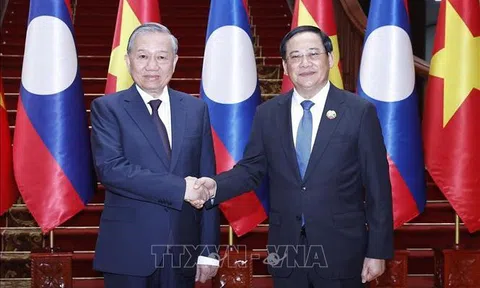 Việt Nam và Lào hướng tới mục tiêu 10 tỷ USD kim ngạch song phương