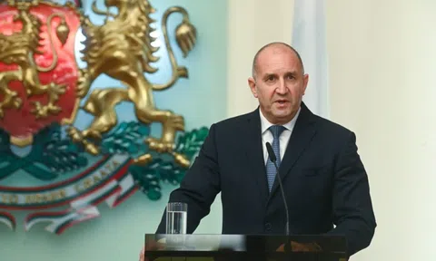 Tổng thống Bulgaria kêu gọi chính phủ từ chức ngay lập tức