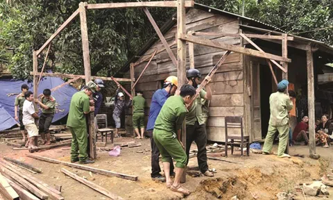 Thủ tướng yêu cầu hằng tuần báo cáo tiến độ xây dựng, sửa chữa nhà cho Nhân dân sau bão, lũ