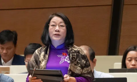 ĐBQH nhói lòng khi "nhìn những gương mặt bơ phờ vì áp lực thi cử của trẻ"