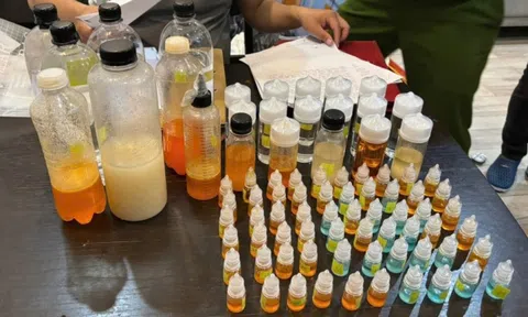 Pha chế tinh dầu ma túy bán cho con nghiện, nhóm thanh niên bị bắt