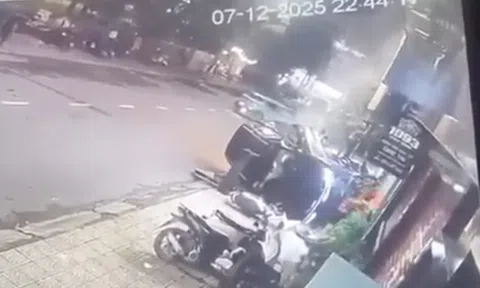 Điều tra vụ ô tô con bất ngờ lao lên vỉa hè tông 3 người bị thương