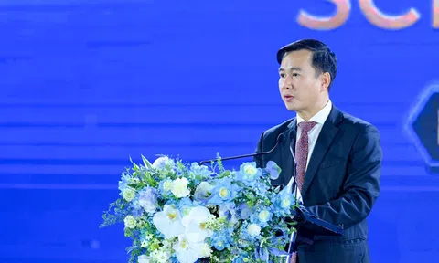 Nhà khoa học VinFuture hiến kế để chung sống an toàn khi AI thông minh hơn con người