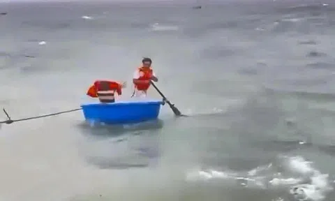 Chủ tịch nước tặng Huân chương Dũng cảm cho 2 ngư dân Lý Sơn