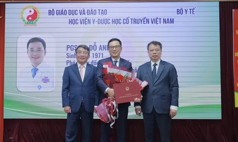 Bổ nhiệm 10 phó giáo sư ngành y năm 2025