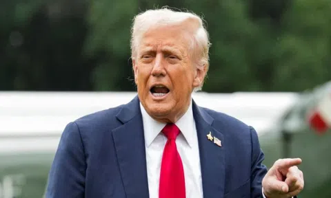 Tổng thống Donald Trump “thất vọng” với Kyiv và Moscow