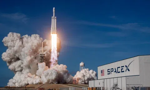 SpaceX nhắm định giá 800 tỷ USD qua đợt bán cổ phiếu mới, lộ trình IPO năm 2026