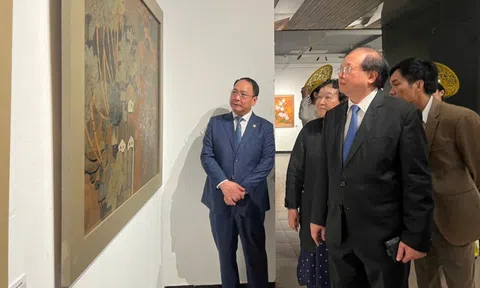 Khai mạc Triển lãm nghệ thuật sơn mài hướng tới chào mừng Đại hội Đảng toàn quốc lần thứ XIV