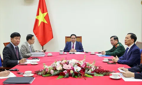 Thủ tướng Phạm Minh Chính điện đàm với Thủ tướng Malaysia