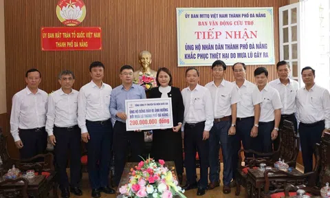 EVNNPT ủng hộ 6 tỉnh, thành phố miền Trung,Tây Nguyên khắc phục hậu quả thiên tai