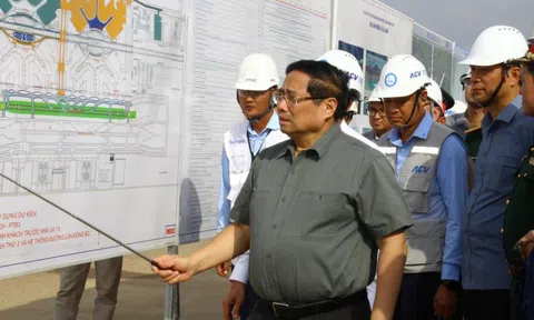 Thủ tướng kiểm tra hiện trường sân bay Long Thành trước mốc đón chuyến bay đầu tiên