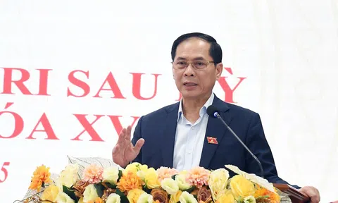 Phó Thủ tướng Bùi Thanh Sơn chia sẻ với cử tri Phú Thọ về những dấu ấn nổi bật nhiệm kỳ 2021-2025