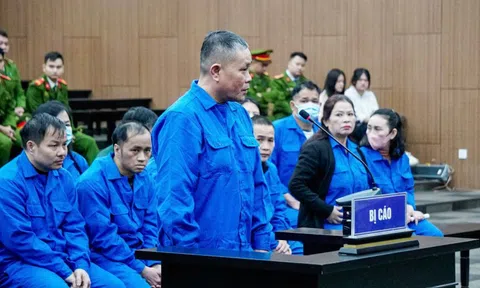 "Chạy án" hoãn phiên toà để ăn nốt cái Tết