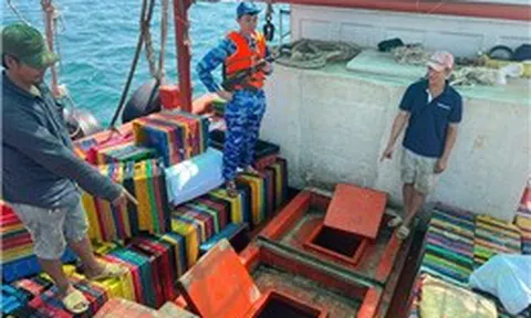 Cảnh sát biển bắt giữ tàu cá vận chuyển 60.000 lít dầu DO không rõ nguồn gốc