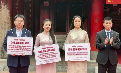 2 học sinh Hà Nội giành Huy chương Vàng Olympic quốc tế được thưởng hơn 600 triệu đồng