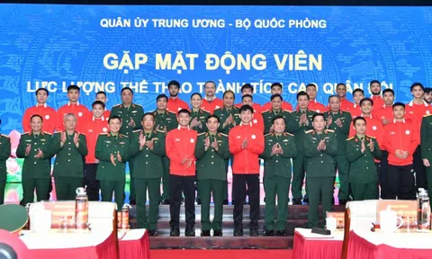 Bộ trưởng Bộ Quốc phòng gặp mặt, động viên CLB Thể Công - Viettel