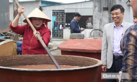Đưa mắm truyền thống “ra khơi lớn”, người đàn ông vùng biển thu tiền tỷ mỗi năm