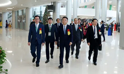 Phó Thủ tướng Lê Thành Long dự khánh thành công trình xây dựng Bệnh viện Bạch Mai và Việt Đức cơ sở 2