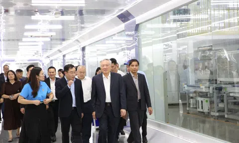 Phó Thủ tướng Thường trực Chính phủ Nguyễn Hòa Bình thăm, kiểm tra một số dự án tại Quảng Ninh