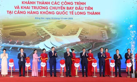 Phó Thủ tướng Thường trực Nguyễn Hòa Bình dự lễ khánh thành các công trình và khai trương chuyến bay đầu tiên tại Sân bay Long Thành