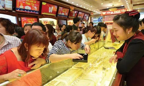 Giá vàng hôm nay 19/12: Vàng SJC tăng mạnh, vàng thế giới hạ nhiệt