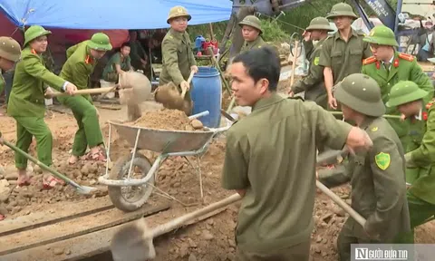 Thần tốc “hồi sinh” những mái nhà chông chênh bên bờ suối ở Huế