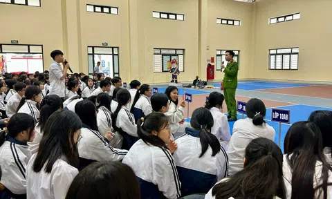 1.200 học sinh trải nghiệm kỹ năng thoát nạn trong tình huống cháy nổ