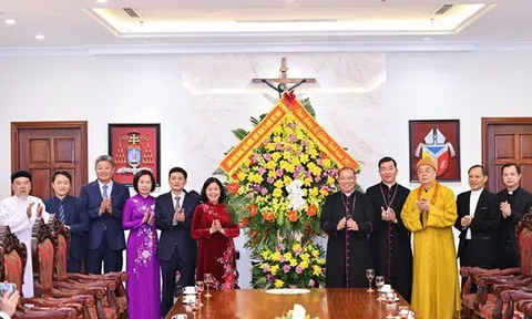 Chủ tịch Ủy ban Trung ương MTTQ Việt Nam chúc mừng Lễ Giáng sinh tại Hà Nội