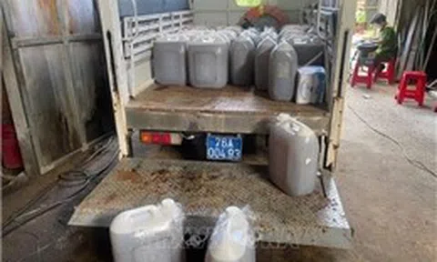 Tạm giữ hơn 3.000 lít dầu DO không rõ nguồn gốc