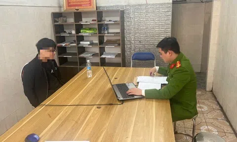 Chia tay bất thành, nam thanh niên tạt dung dịch tẩy bồn cầu vào người tình