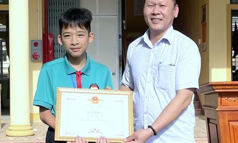 Nhặt được gần 23 triệu đồng, nam sinh lớp 9 mang đến công an nhờ trả người đánh rơi