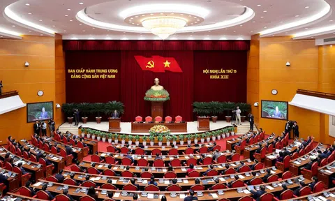 Bế mạc Hội nghị Trung ương 15