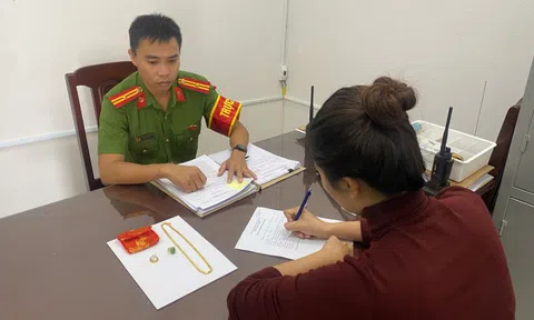 "Nữ quái" chở người quen đi ăn cháo rồi quay lại nhà trộm gần 2 cây vàng