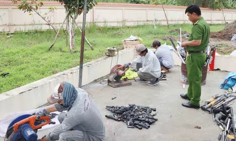 Tiêu hủy hàng trăm vũ khí, công cụ hỗ trợ, đồ chơi nguy hiểm