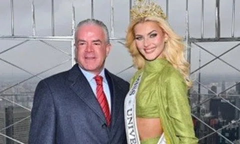 "Ông trùm" Hoa hậu Hoàn vũ liên quan buôn lậu, đối mặt lệnh bắt giữ