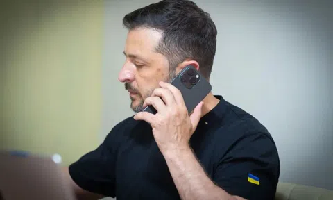 Giữa tâm điểm truyền thông, Tổng thống Zelensky có động thái gây chú ý