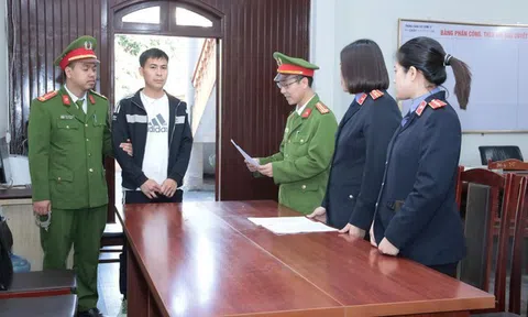 Khởi tố đối tượng sản xuất nước giặt, nước rửa chén giả