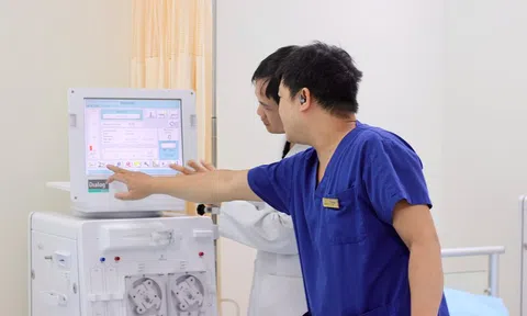 Lọc máu khẩn cấp cứu người đàn ông lạm dụng rượu 'bệnh chồng bệnh' ở Phú Quốc