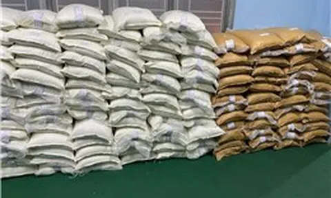 Phát hiện, tạm giữ gần 2 tấn đường không rõ nguồn gốc, xuất xứ bán qua mạng xã hội