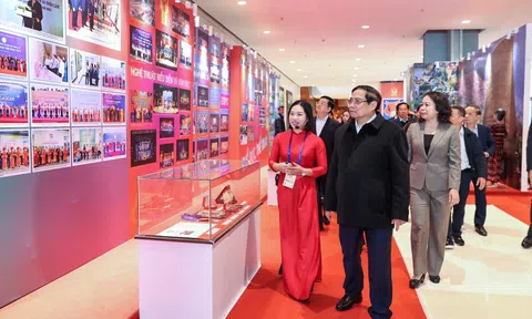 Thủ tướng Phạm Minh Chính kiểm tra công tác chuẩn bị Đại hội Thi đua yêu nước toàn quốc lần thứ XI