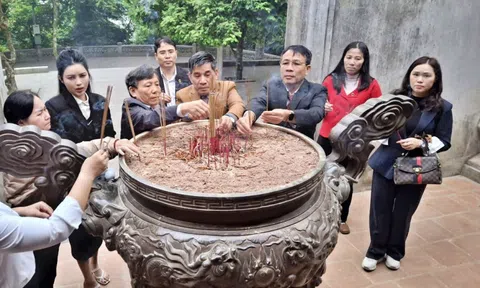 Hội Luật gia tỉnh Phú Thọ thành kính dâng hương tri ân các Vua Hùng