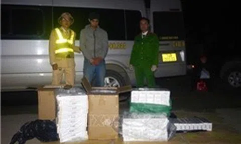 Liên tiếp bắt giữ các vụ vận chuyển thuốc lá lậu lớn trên xe khách