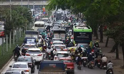 Giao thông cửa ngõ Hà Nội tê liệt trước kỳ nghỉ Tết Dương lịch 2026