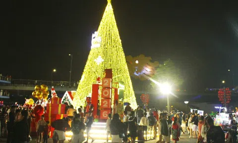 Rộn ràng chuỗi lễ hội chào năm mới 2026 tại miền Trung