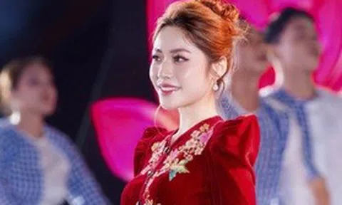 Hoa hậu Đại dương Thanh Thảo diện áo bà ba diễn vedette