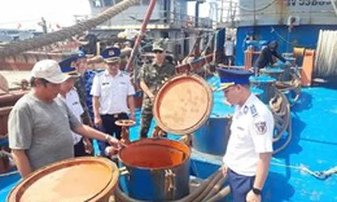 Cảnh sát biển Vùng 3 bắt giữ tàu chở hơn 230.000 lít dầu DO trái phép